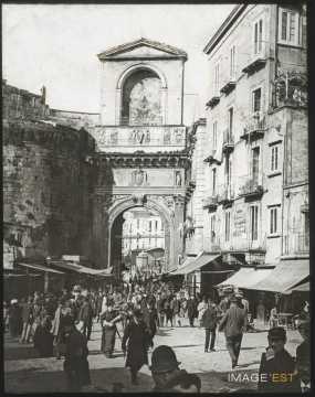 Porte Capuana (Naples)